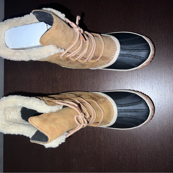 SOREL Out and About Plus Tall Boots in ‘Elk’ - (WMNS SIZE 7.5) - Picture 3 of 7